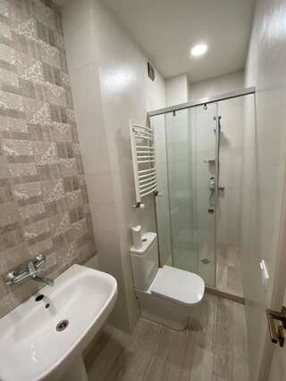 Гостевой дом Apartament Xvicha Тбилиси Семейный номер-11