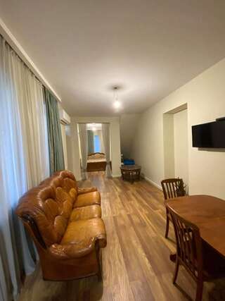 Гостевой дом Apartament Xvicha Тбилиси Семейный номер-15