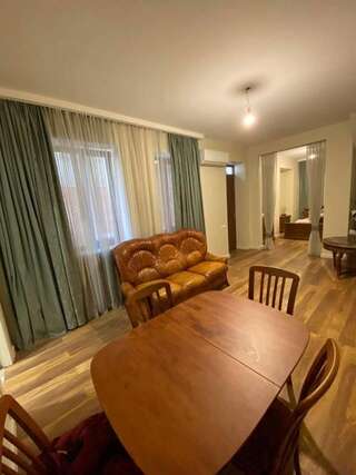 Гостевой дом Apartament Xvicha Тбилиси Семейный номер-37